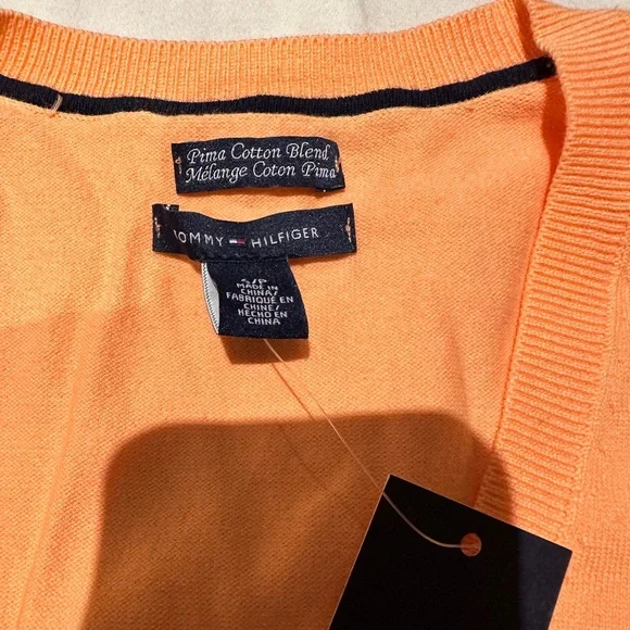 😎BUNDLE 4 for $50😎 TOMMY HILFIGER • Women’s vneck top - Picture 5 of 5